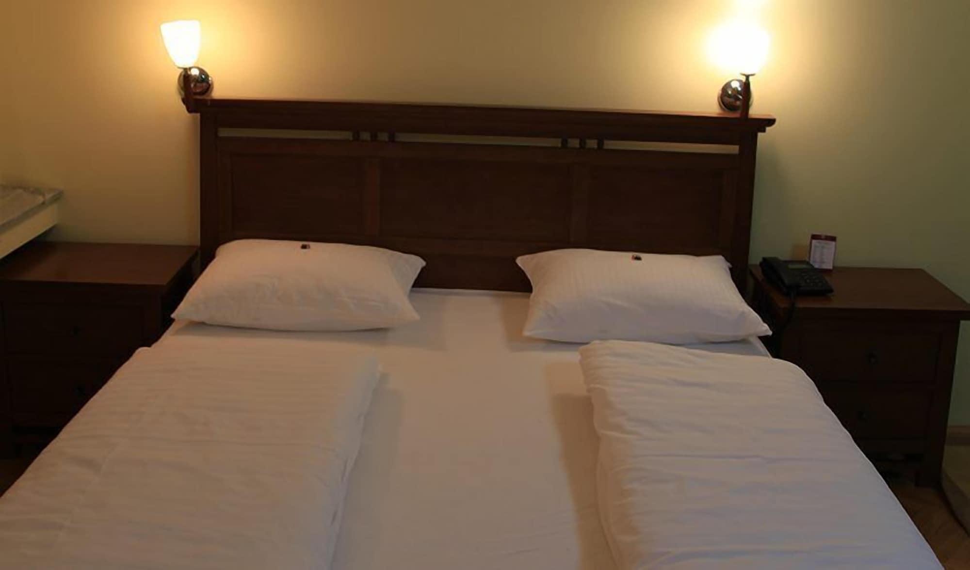 Hotel Pahuljica Vlasic Bagian luar foto